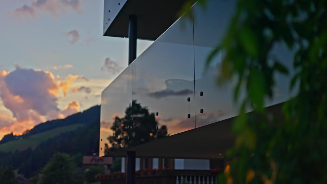 Enjoy Dolomites Apartment - Bed and Breakfast Toblach