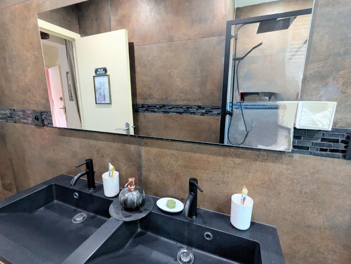Tweepersoonskamer met een Eigen Externe Badkamer