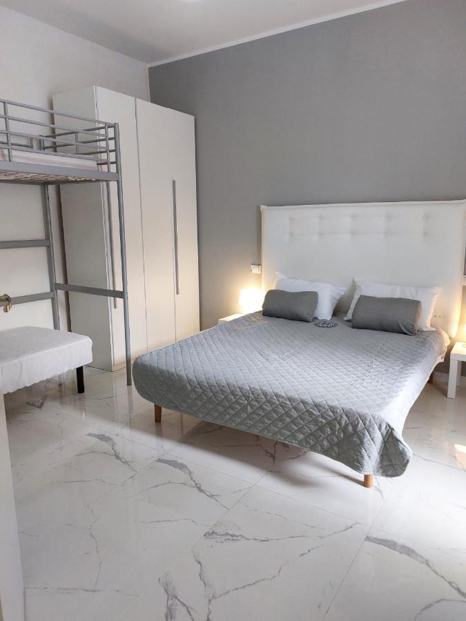 Modern Ground Floor Apt 5min Walk to Beach with AC - Il Lupo Affitta - Bed and Breakfast Cattolica