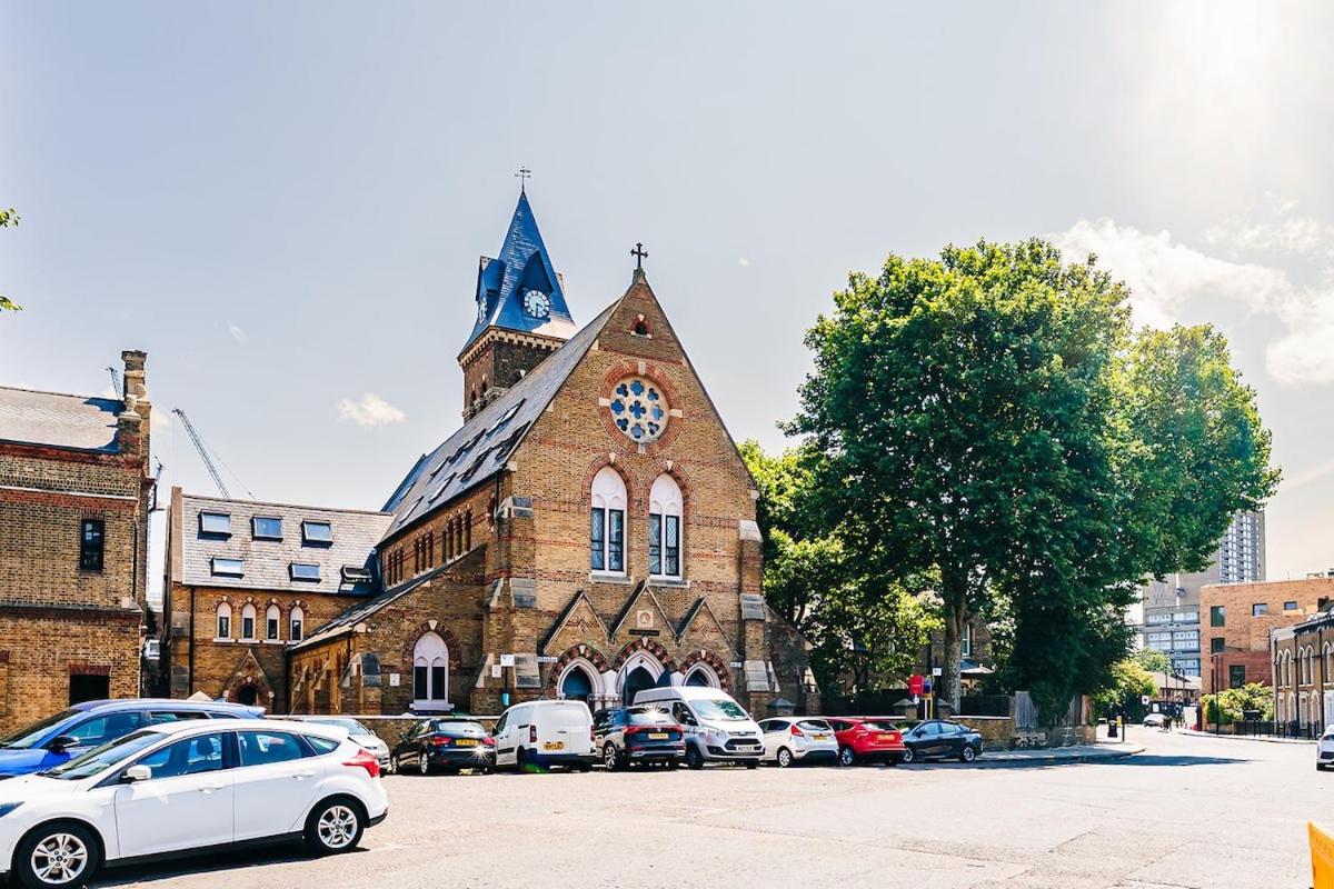 Charming Apartment in the Church near Canary Wharf - Ferienwohnung London