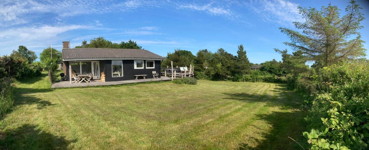 Sommerhuset -The Beach House - full house, 63 m2 w 2 bed rooms, 300 m from the wonderful beach in Begtrup Vig - B&B