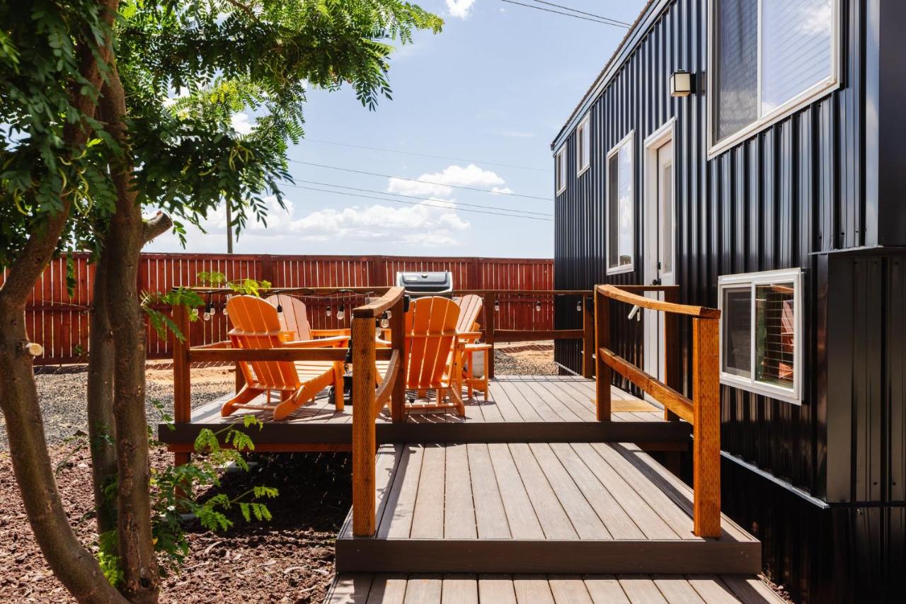 NEW Stunning Tiny Home w private deck firepit BBQ - B&B Apple Valley