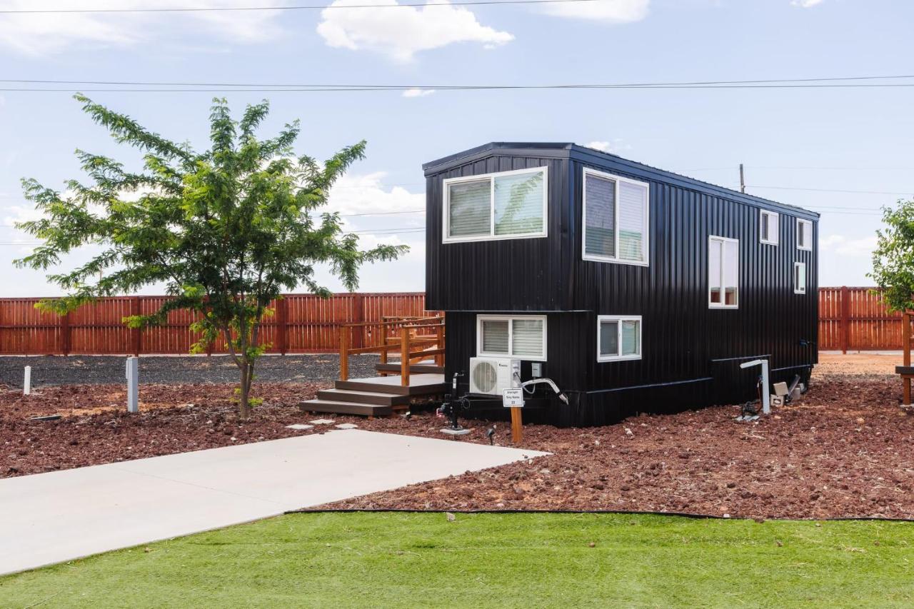 Zion Designer Tiny Home Private Deck & BBQ - B&B Apple Valley