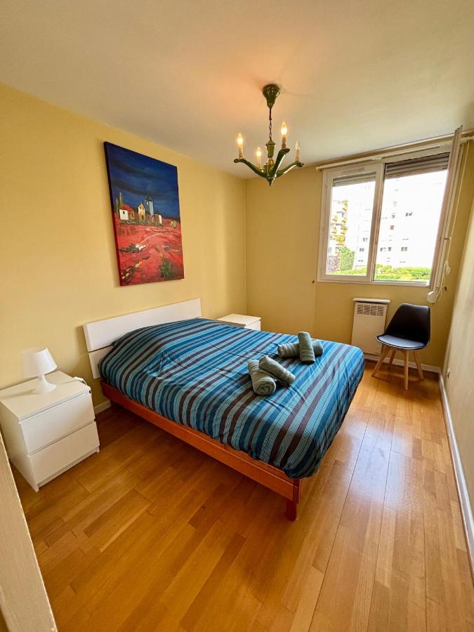2 chambres, garage voiture, résidence calme - Chambres d’hôtes Villeurbanne