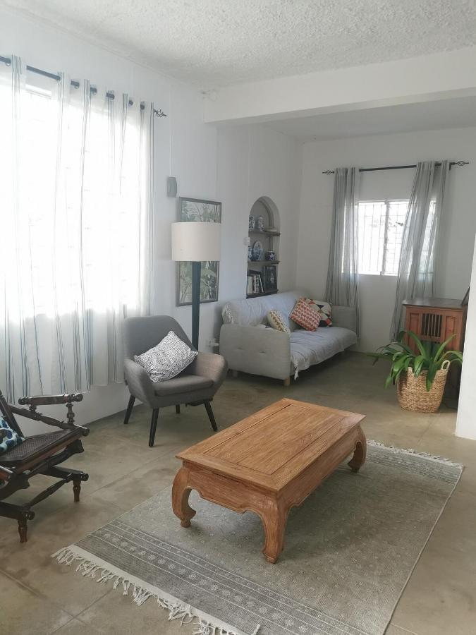 Beachfront Escape in Authentic Mauritian Paradise - B&B Blue bay