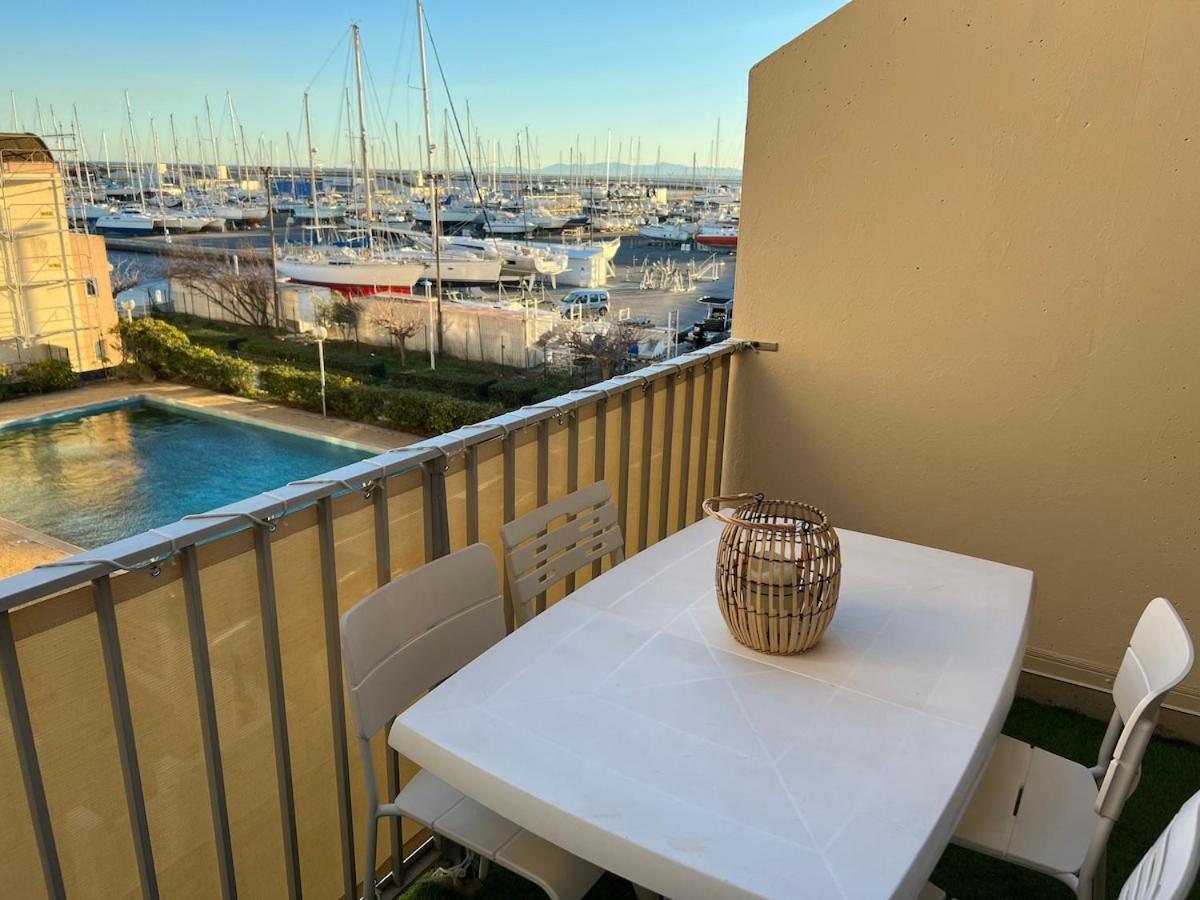 Bel appartement avec piscine et vue bateaux - B&B Gruissan