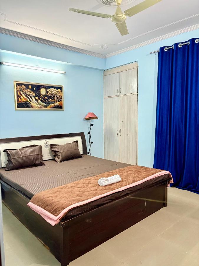 Highway access 2BHK, Trendy decor, VR & other water parks - B&B Jaipur