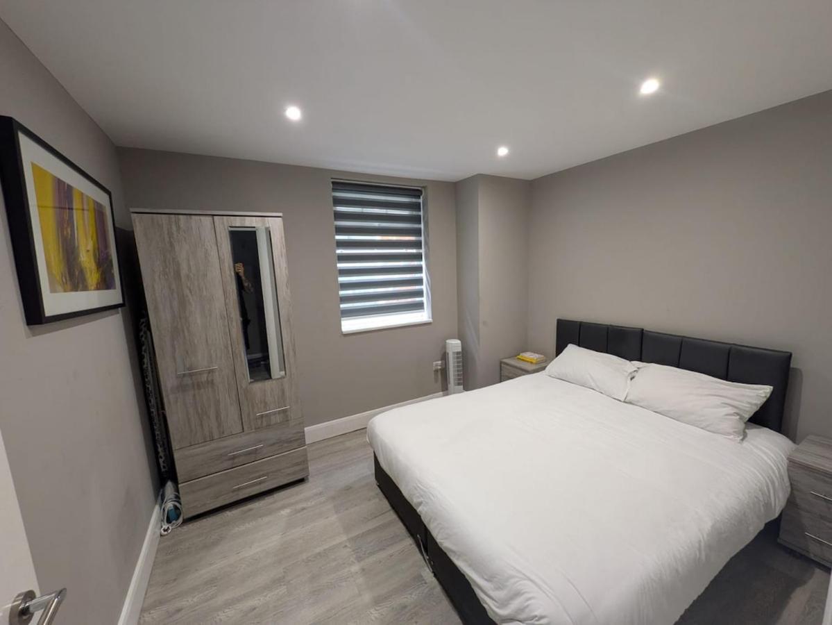 City Vibes Chic 1BR Flat with Style and Comfort - Chambres d’hôtes Watford