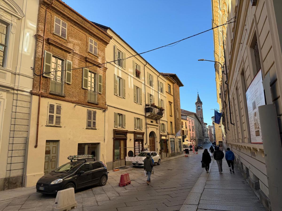 Apartment Corso Alfieri from 1700s AC & Queen Bed - Ferienwohnung Asti