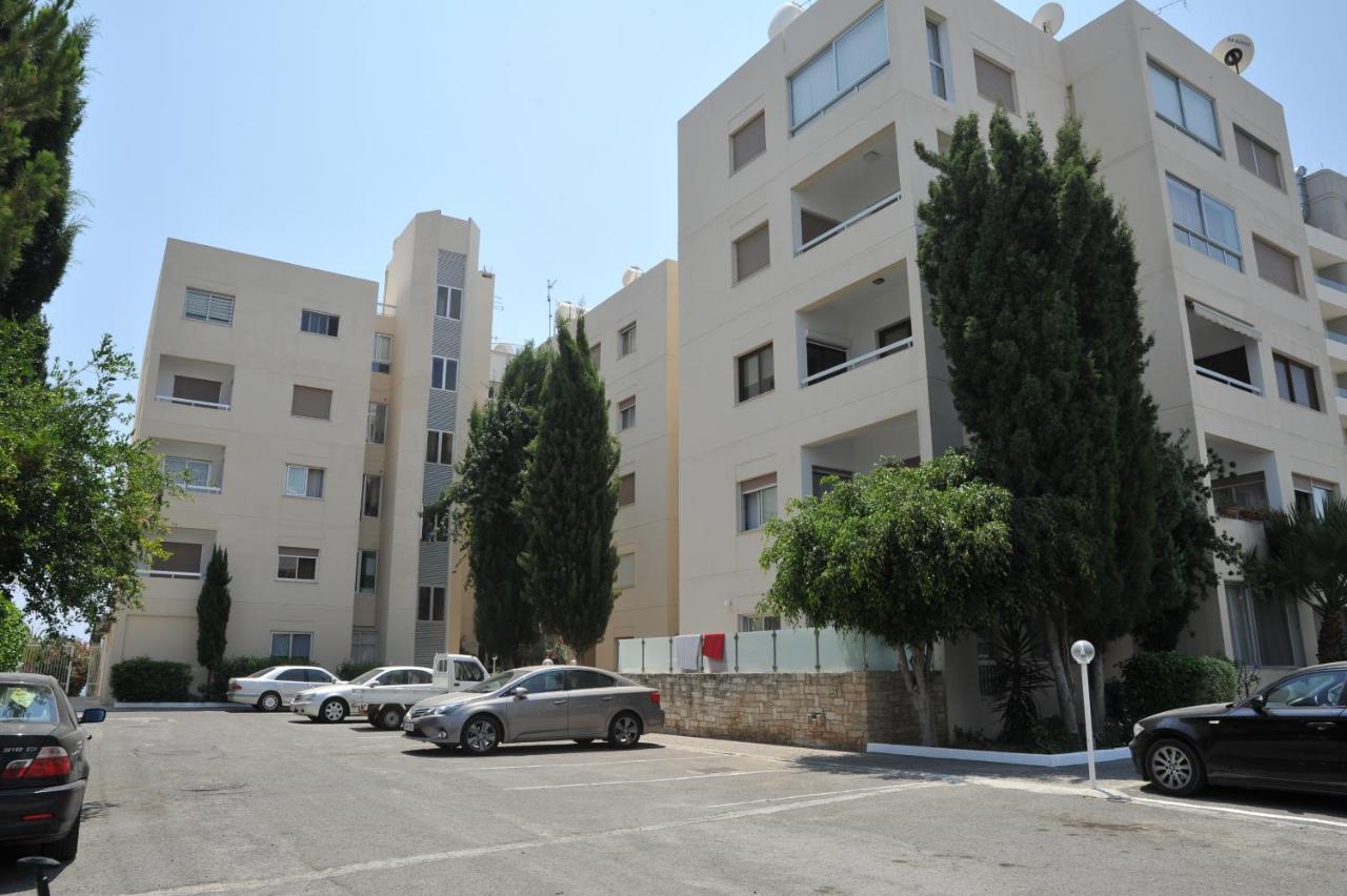 Three-Bedroom Apartment with Mountain View