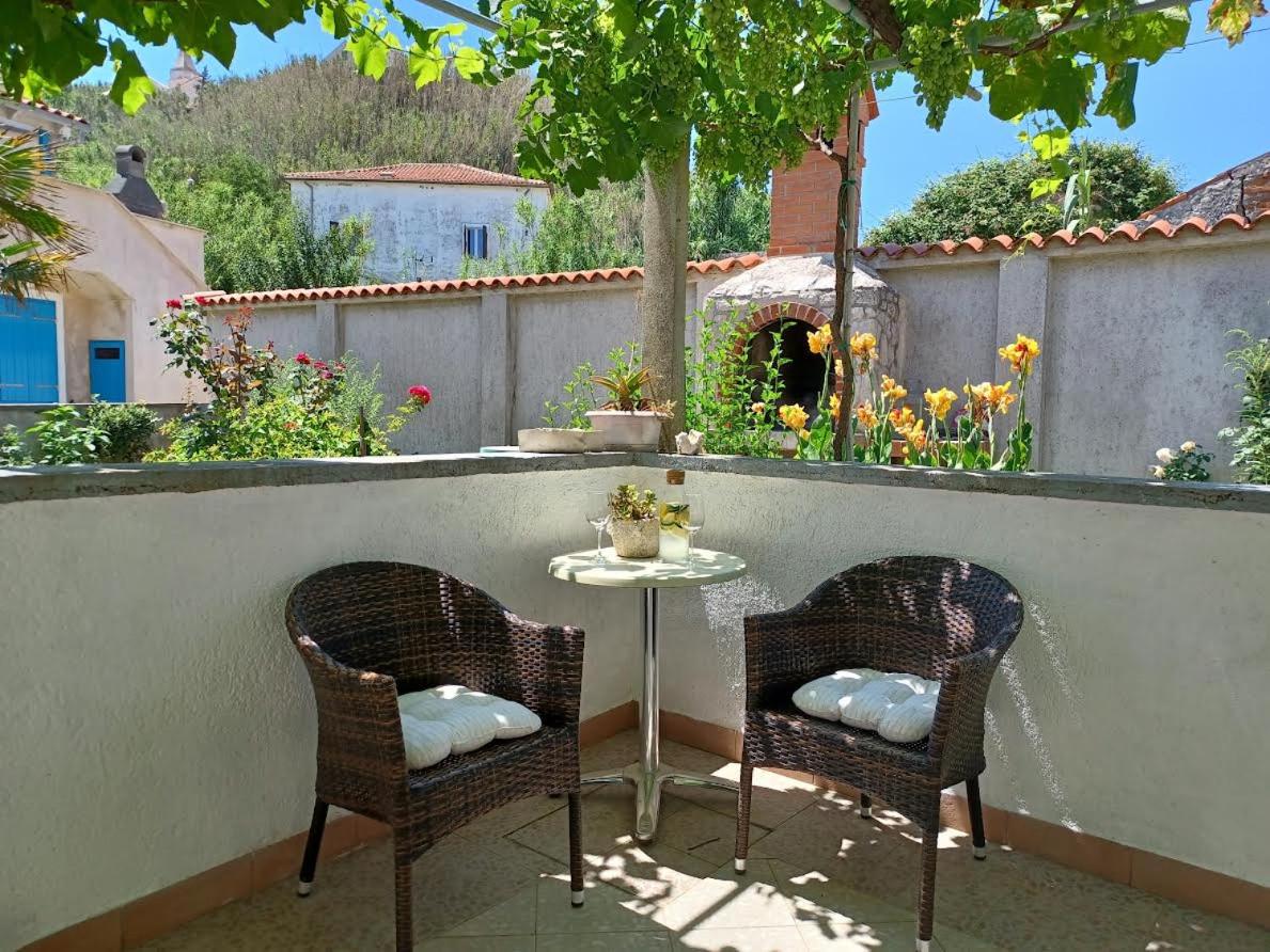 Apartment mit 2 Schlafzimmern und Terrasse
