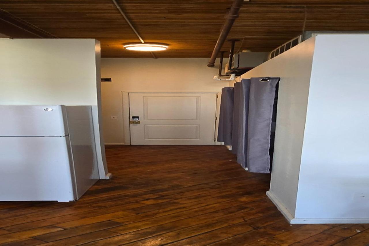 Detroit MotorCity Riverfront Loft - B&B