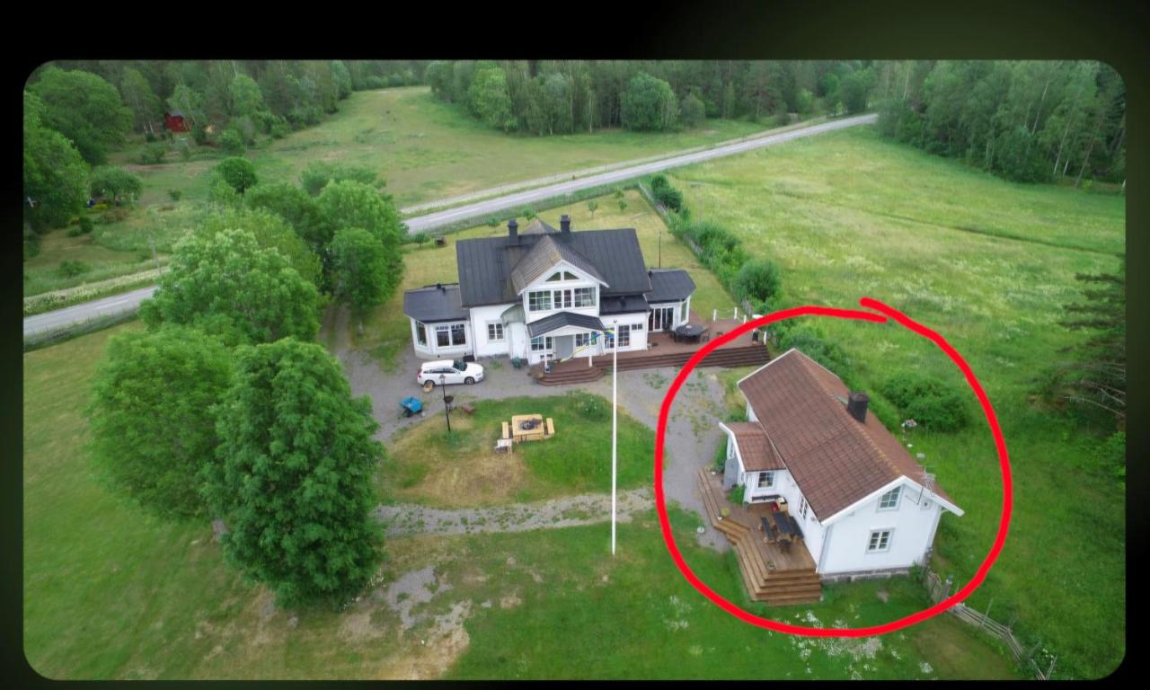 Roslagen sjötomt ,gårdshus på större gård - B&B