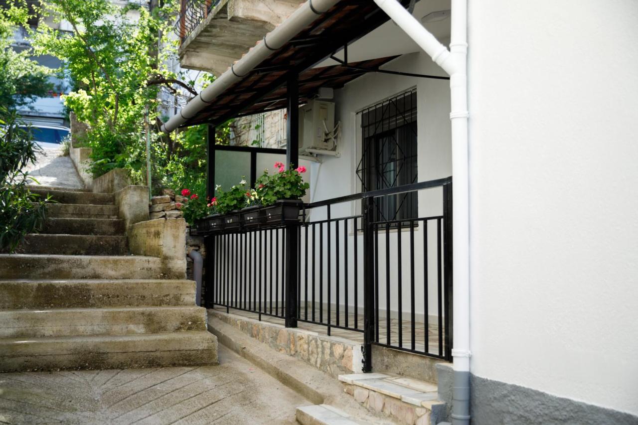 Paro's Daily Apartment - B&B Gjirokastra