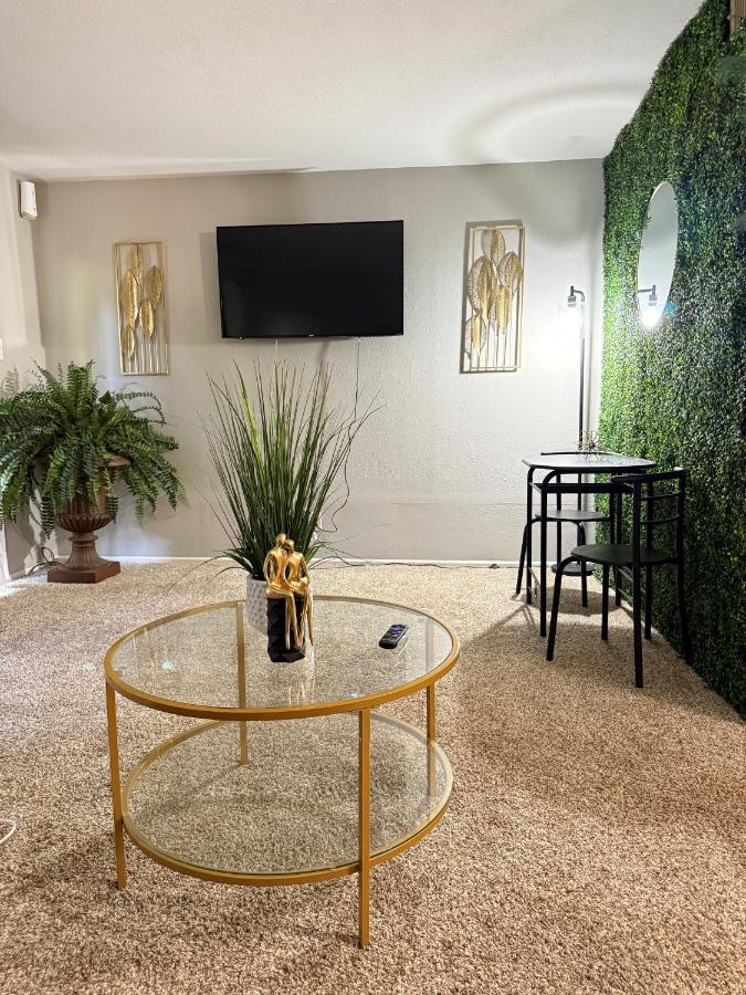 Emerald City Oasis - B&B Midland