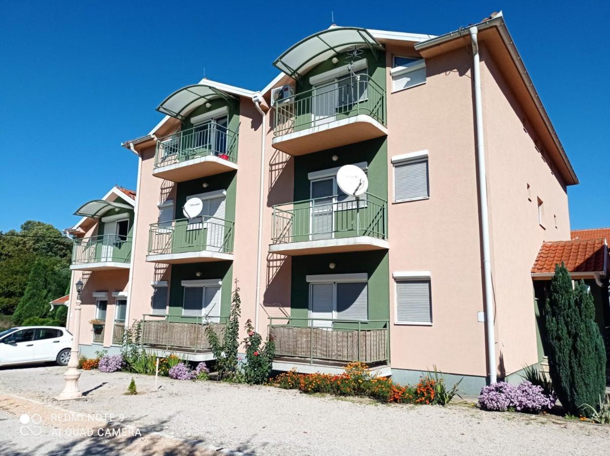 Apartman Alfa 10 - B&B