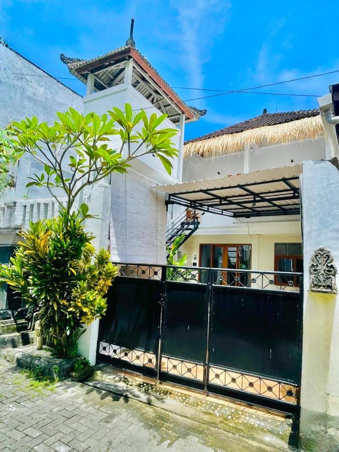 Bumbak Apartment Upstairs Fully Furnished 52M2 - B&B Canggu