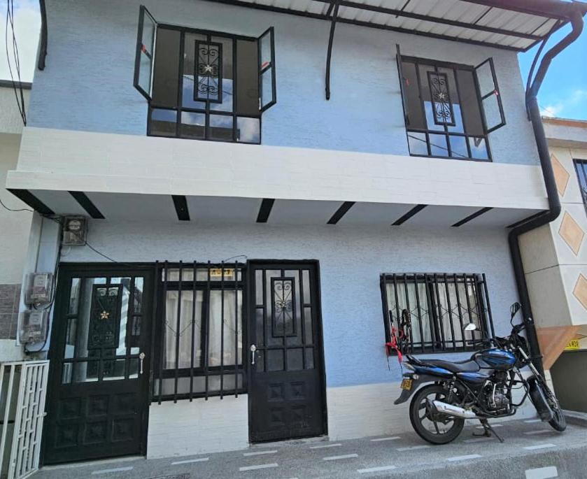 Apartaestudio tipo Loft tranquilo cerca al Parque - Bed and Breakfast Armenia