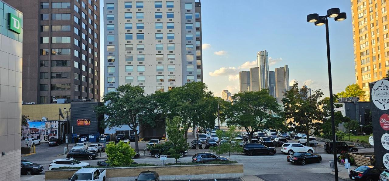 Perfect Location! Quiet-Spacious-2 Bed-2 Bath - Chambres d’hôtes