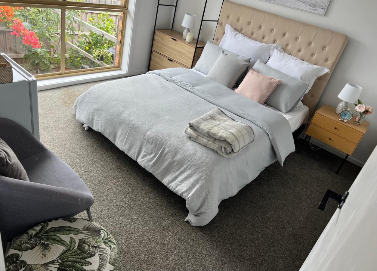 Guest Suite with Private Entry- 6 mins to Airport - B&B Melbourne