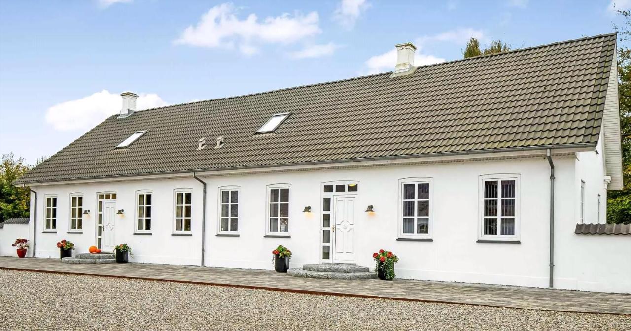 Spacious House With Room For Relaxation And Play - Ferienwohnung Brenderup