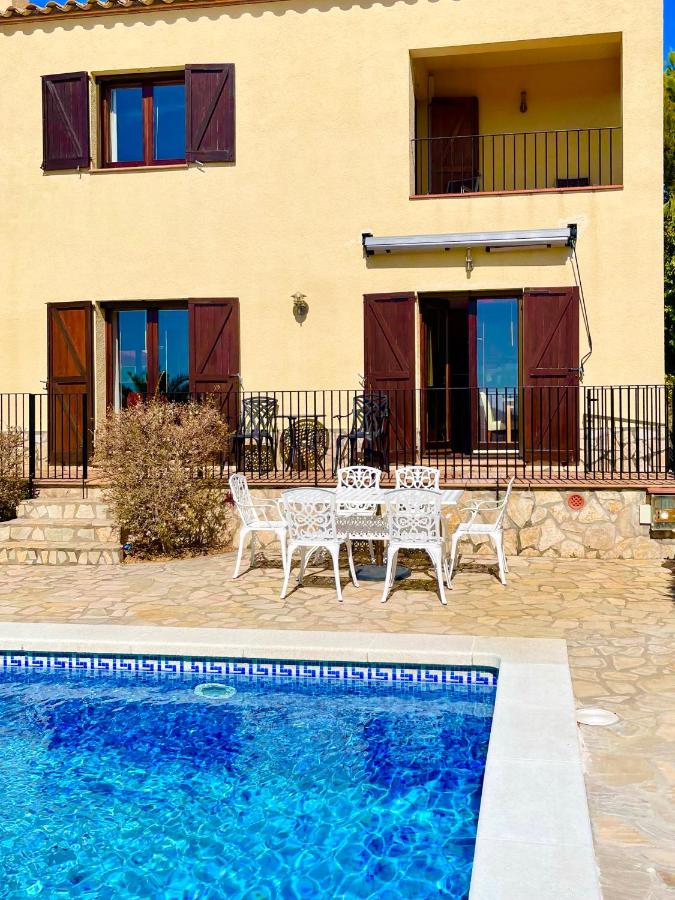 Villa Tranquila Large luxury 3 bedroomed 2 bathrooms private Villa with pool and Sea Views in Calonge Sant Antoni de Calonge - Chambres d'hôtes Calonge