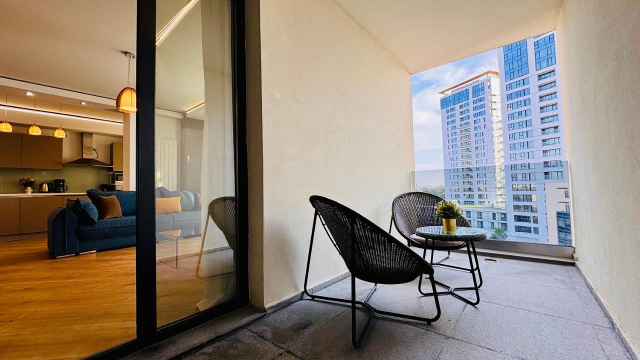 Premium Urban Stay - Light Filled 1BR with Balcony - Bed and Breakfast Boekarest