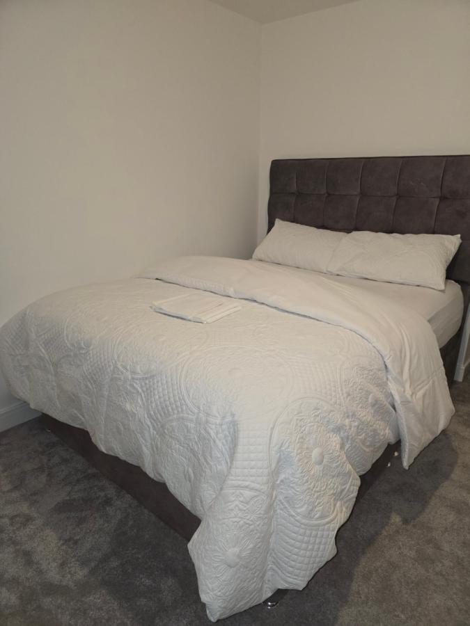 A spacious double room in a lovely home in Wakefield - Chambres d’hôtes Wakefield
