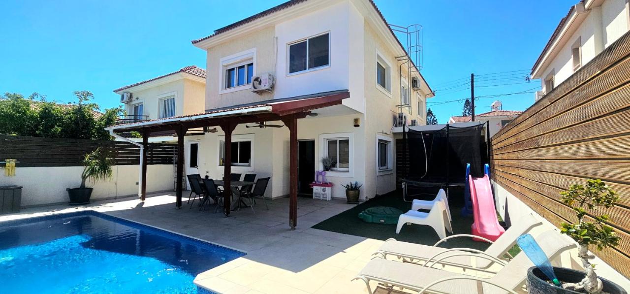 Suburban Family Villa - B&B Limassol