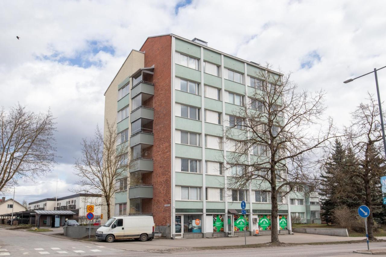 Cozy top-floor studio near the travel center and downtown, with AC and Wi-Fi - B&B