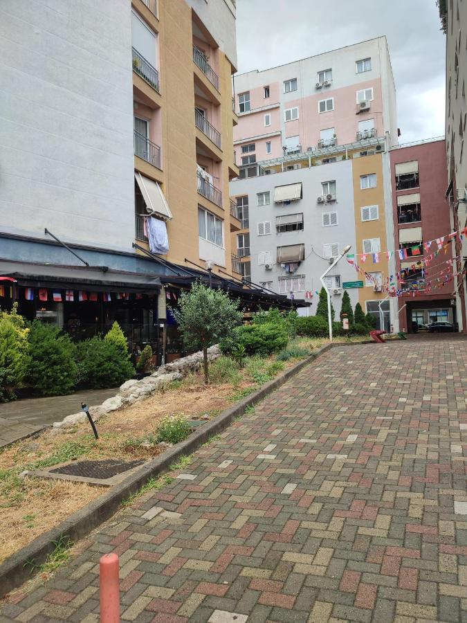 Night Star Apartment - Bed and Breakfast Tirana