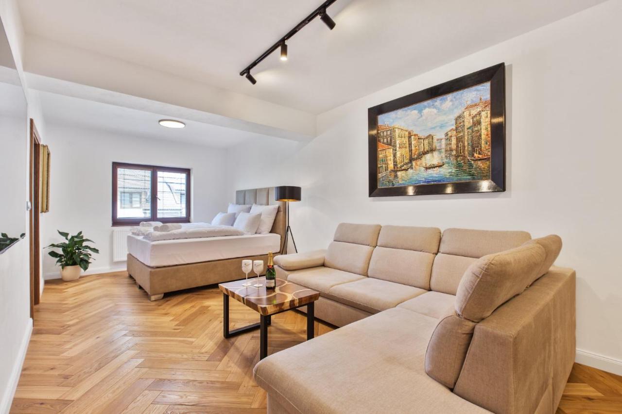 Deluxe Apartment