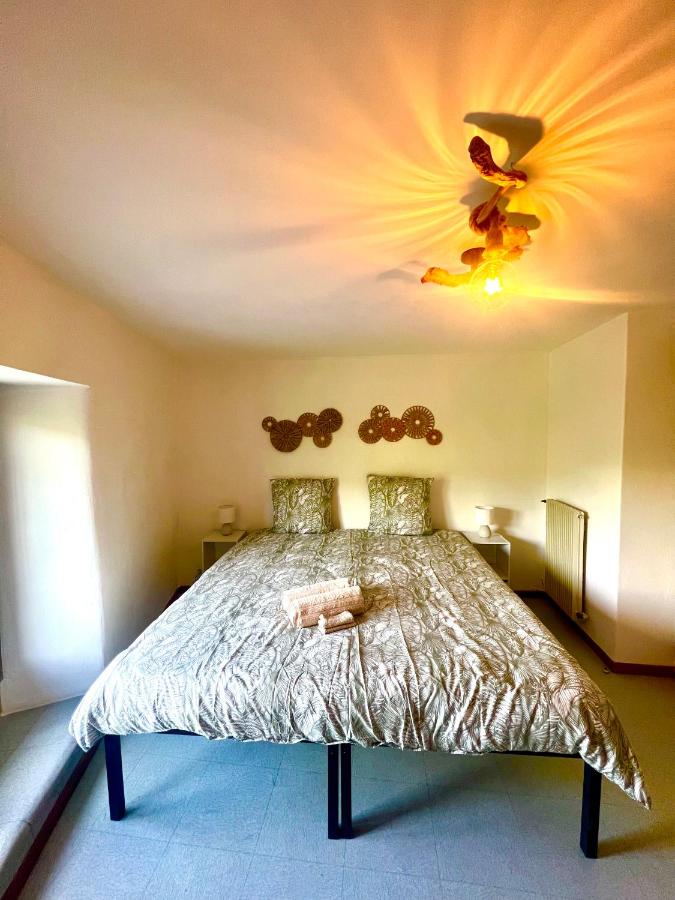 Kamer met Kingsize Bed en Uitzicht op de Bergen