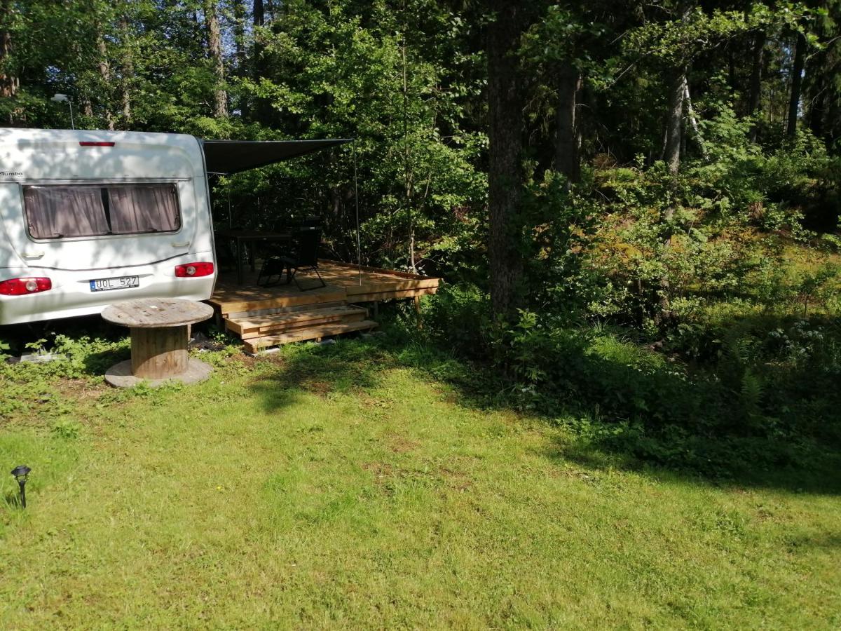 Luxurious caravan Kvarnen Mantorp - B&B