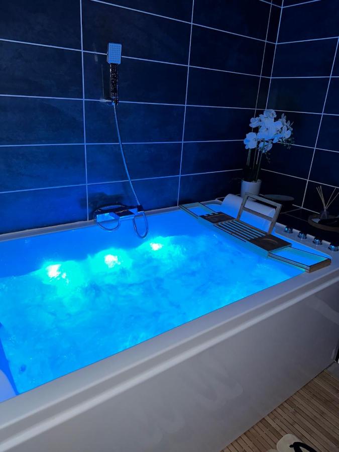 Sakura Suite - Jacuzzi and Cinema - Ferienwohnung Saint-Quentin