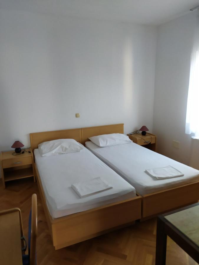 Apartamento de 2 dormitorios con balcón y vistas al mar