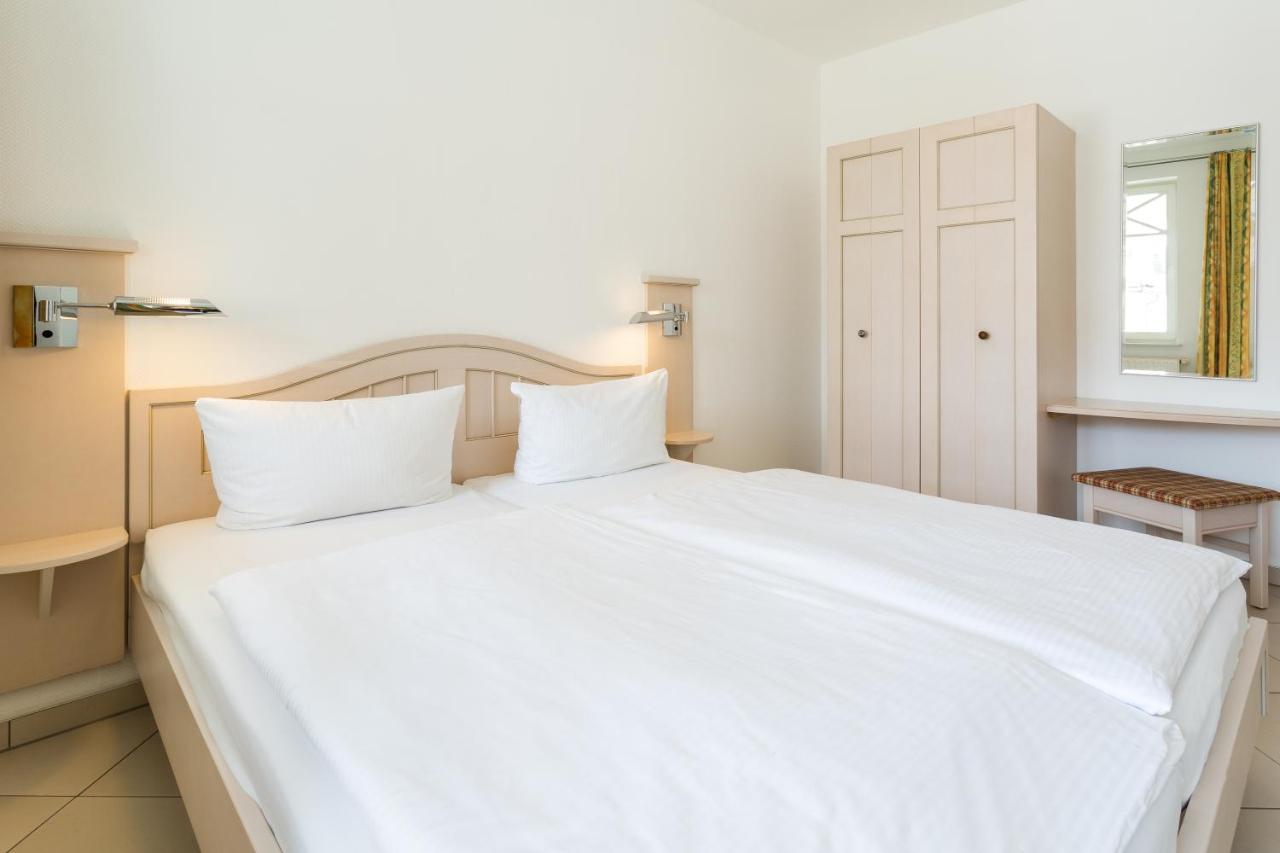 One-Bedroom Apartment with Balcony