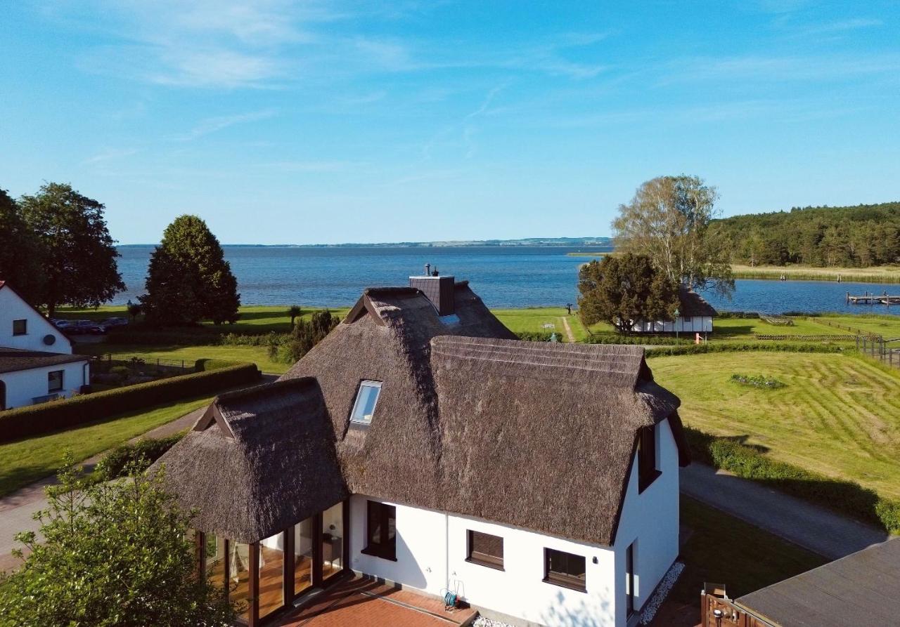Ferienwohnung Laran - direkt am Bodden in Ralswiek - B&B Ralswiek