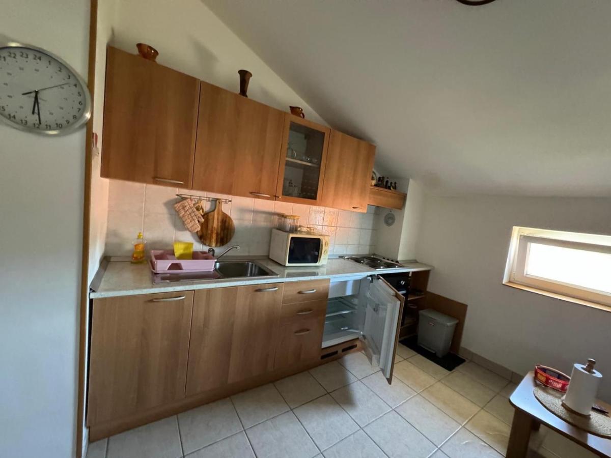 Lina - Ferienwohnung Nerezine