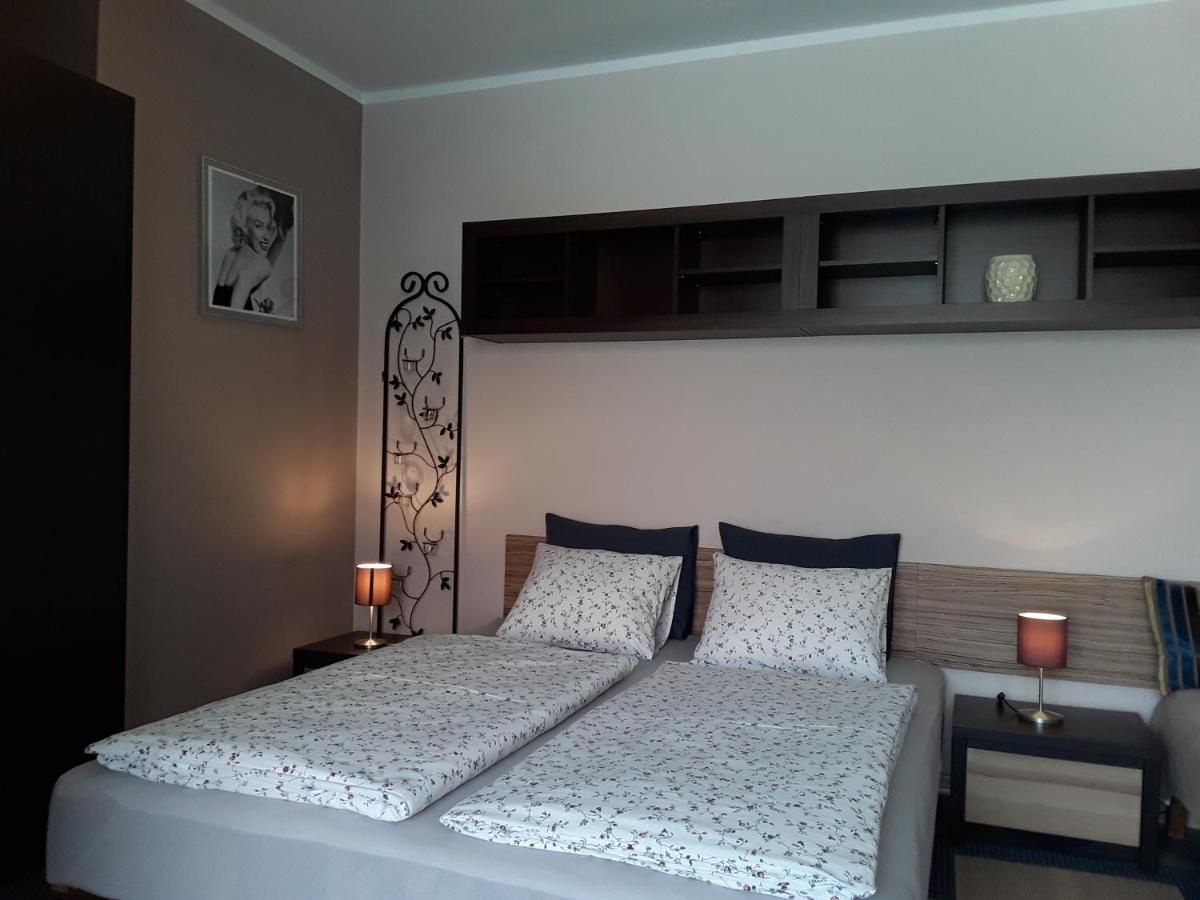 Góry Sowie - Apartament na parterze z parkingiem - B&B Pieszyce