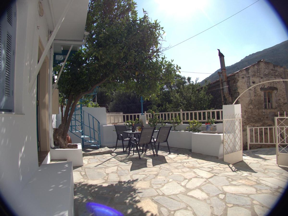 Polidoros vintage house 13 km from Elafonisi - Chambres d’hôtes Váthi