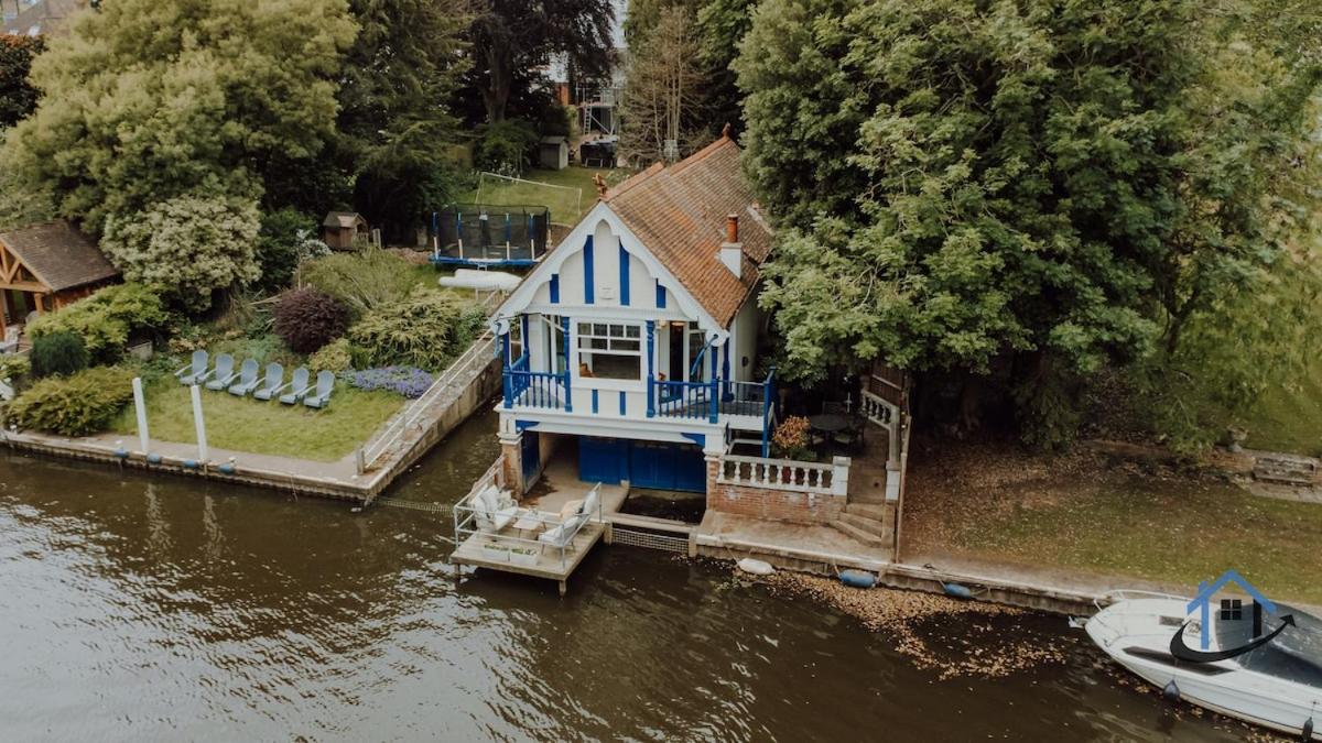 Unique Boathouse, detached free parking x4 cars - B&B Kingston upon Thames