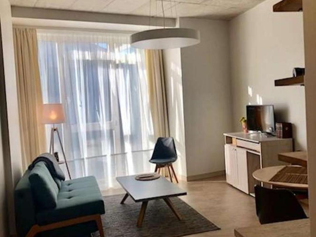HaPPy Inn PLENTIFUL OLD Town Studio, Self check-in, AC, Parking in the underground Garage - B&B