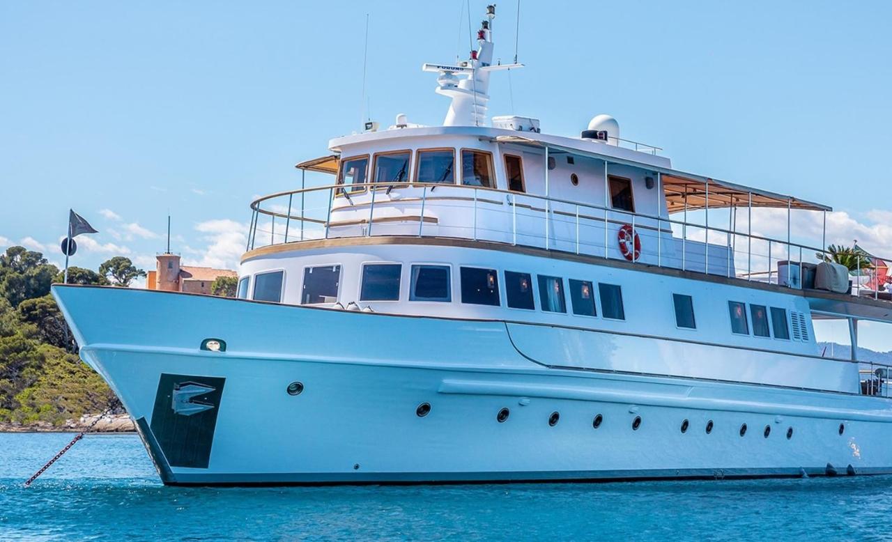 Nuitée sur un Yacht d'exception face au Mucem, au cœur du Vieux-Port - Ferienwohnung Marseille