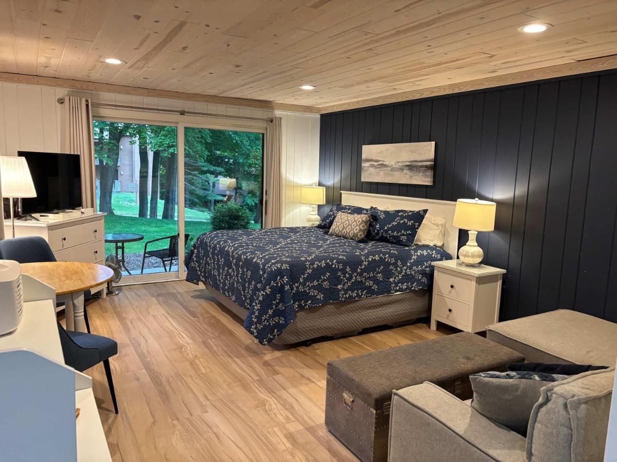 Shanty Creek, Condo, Golf ,Sleeps 4, Pets welcome! - B&B Bellaire