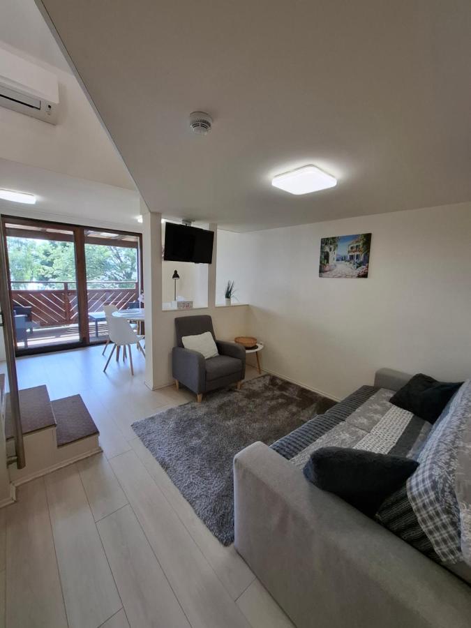 Beachfront Apartman - B&B Balatonfűzfő