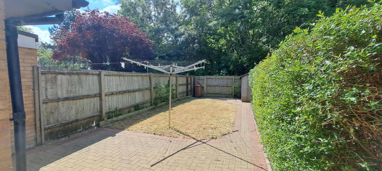 Charming 3 bed near A1 and central Peterborough - Bed and Breakfast Peterborough