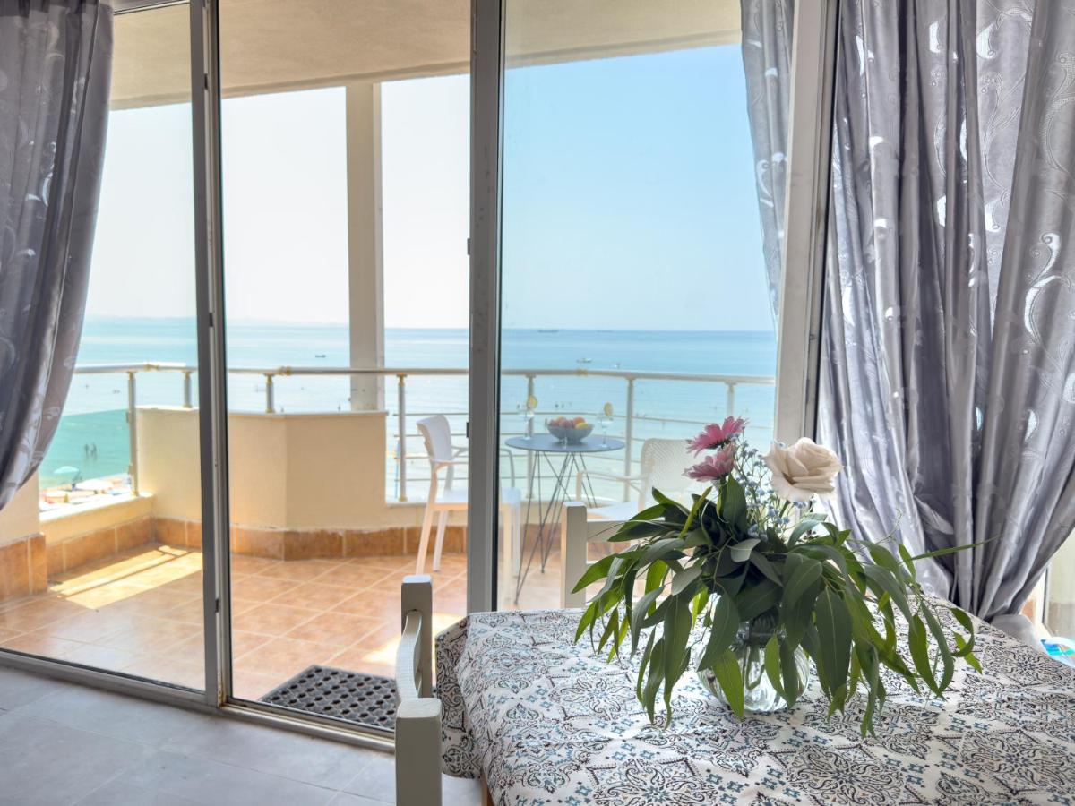 Lungomare Beachfront Apartments - B&B
