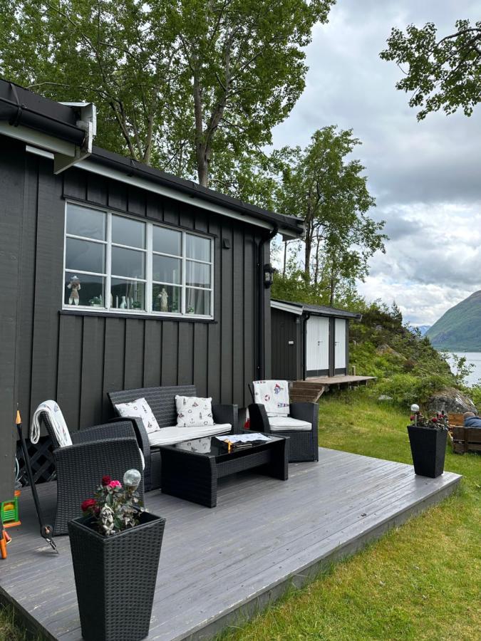 Koselig hytte i sjøkanten - B&B Ålesund