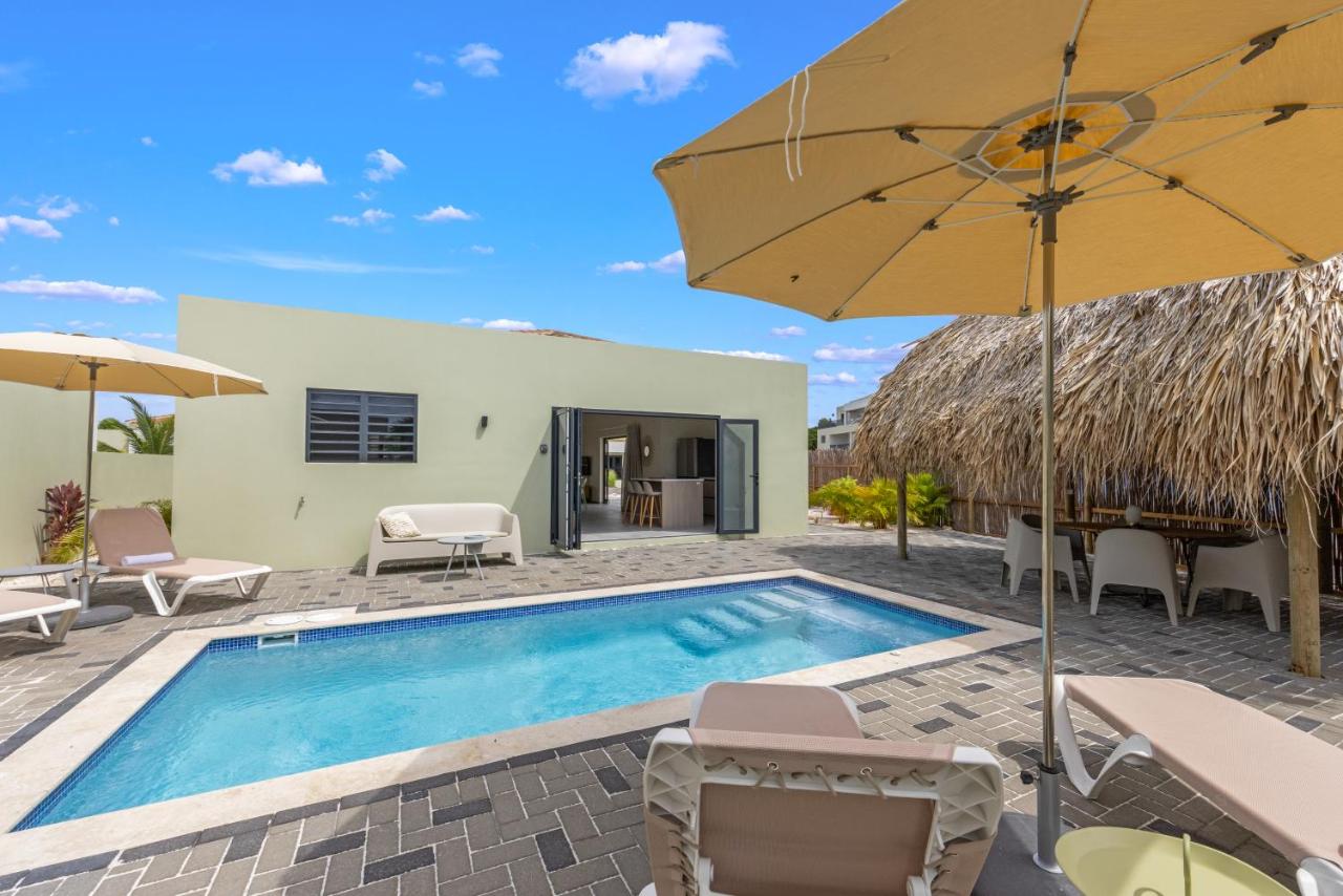 Villa Mambo Beach with Private Pool - Chambres d'hôtes Willemstad